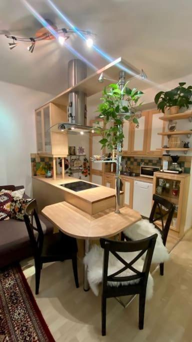 Lovely Apartment In The Centre, Street Level And Inner Yard هلسنكي المظهر الخارجي الصورة
